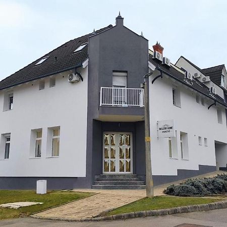 Misleny Home Kozarmisleny Exteriér fotografie
